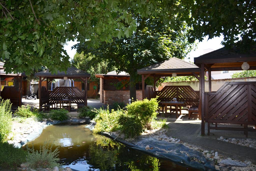 Hotel U Racka Ostrožská Nová Ves Exterior foto