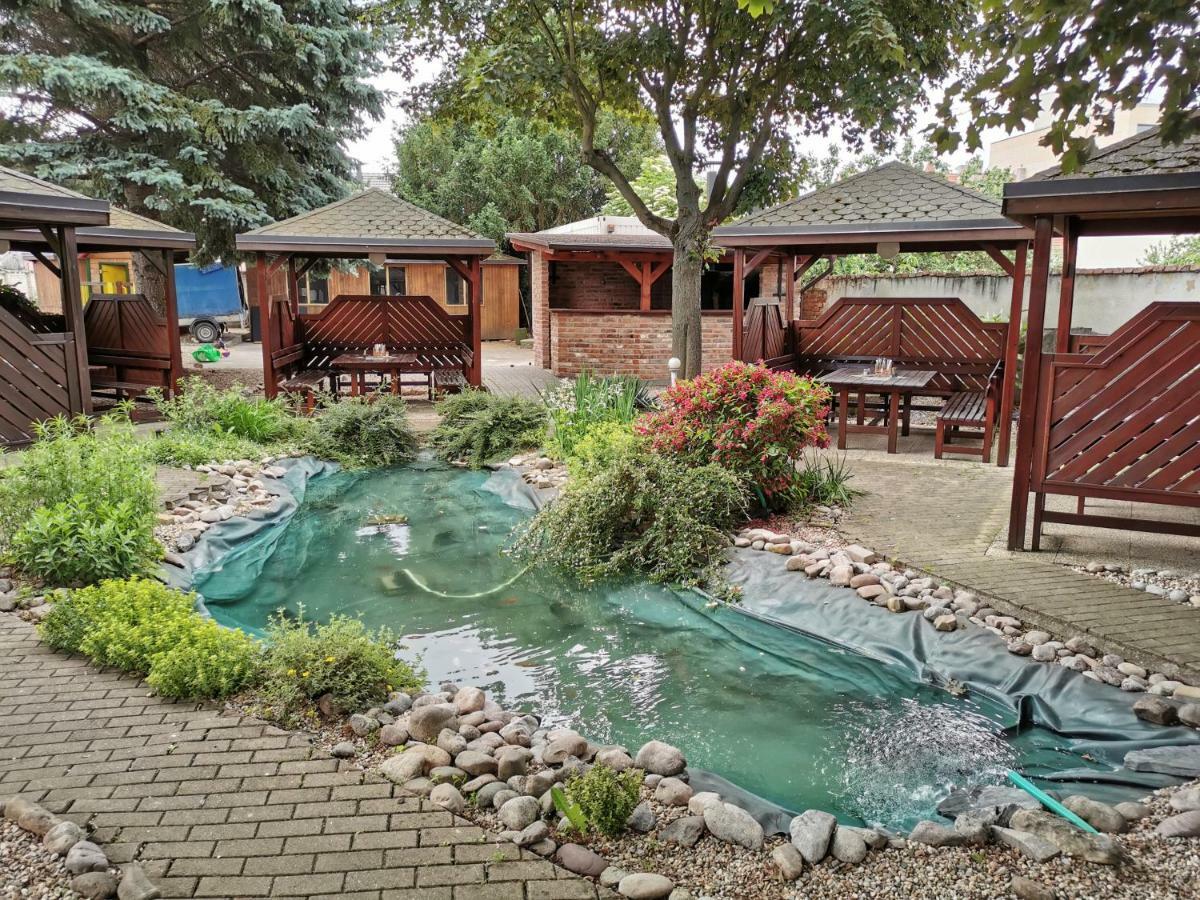 Hotel U Racka Ostrožská Nová Ves Exterior foto